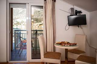 Апартаменты Apartments Marković Котор Большой номер-студио с видом на море-13