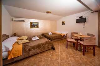 Апартаменты Apartments Marković Котор Семейный номер-студио-7